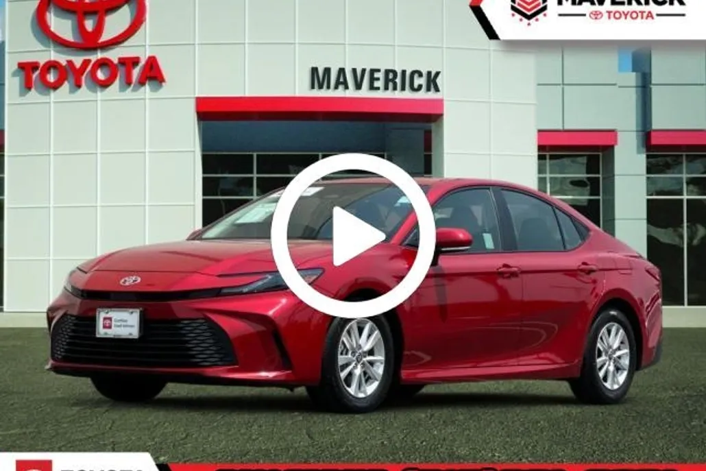 2025 Toyota Camry LE photo 1