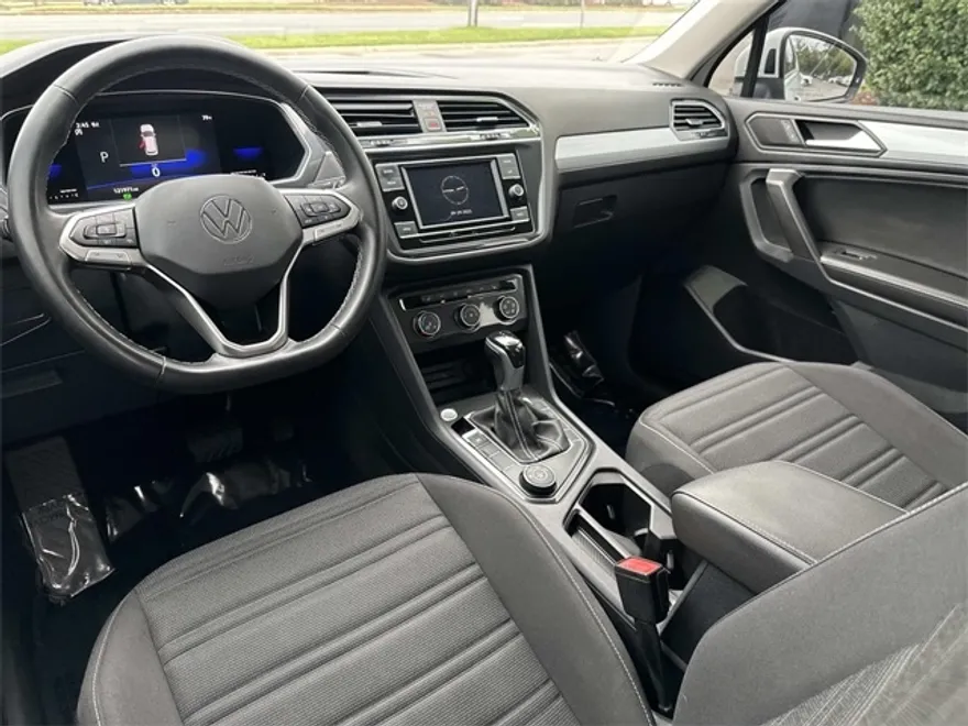 2022 Volkswagen Tiguan S photo 1