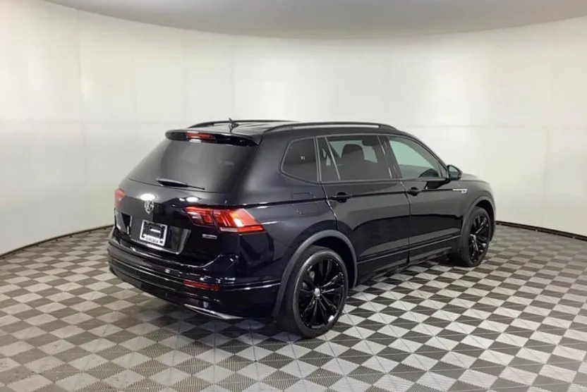 2021 Volkswagen Tiguan SE R-Line photo 1