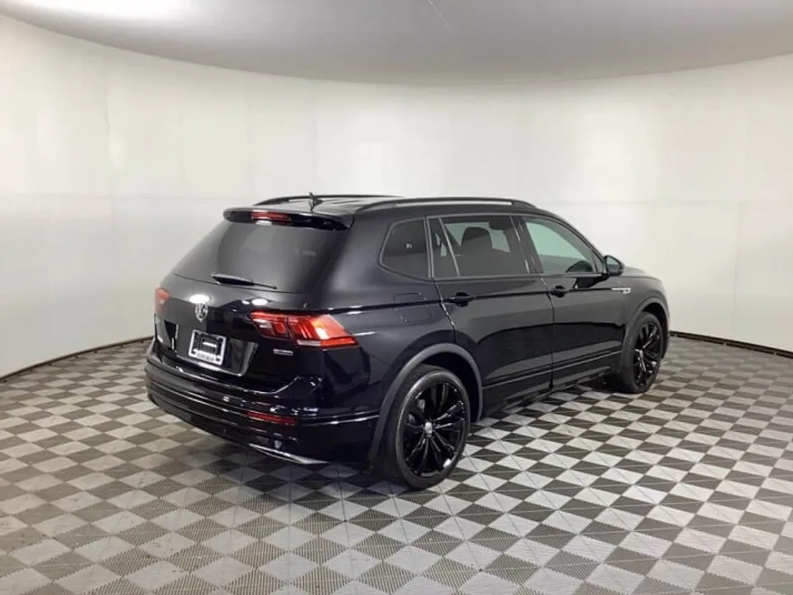 2021 Volkswagen Tiguan SE R-Line photo 1