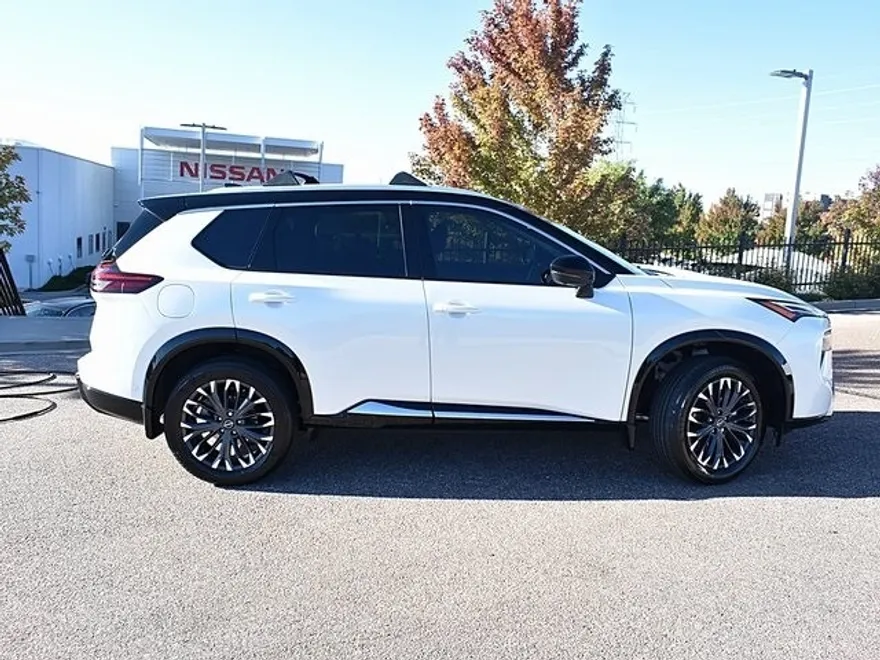 2026 Nissan Rogue Platinum photo 1