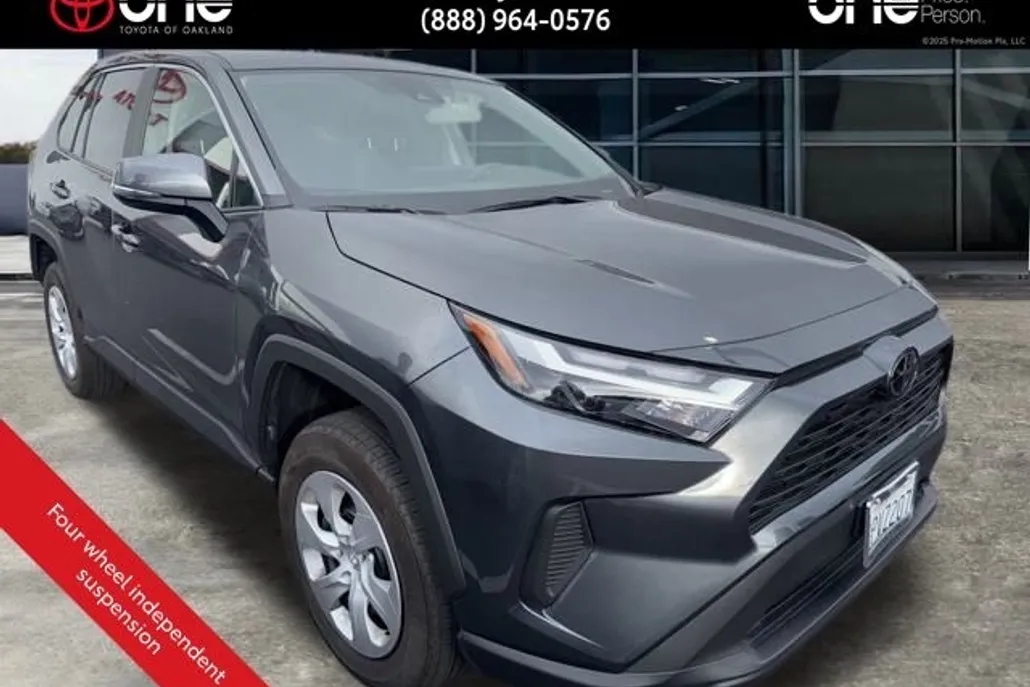 2024 Toyota RAV4 LE photo 1