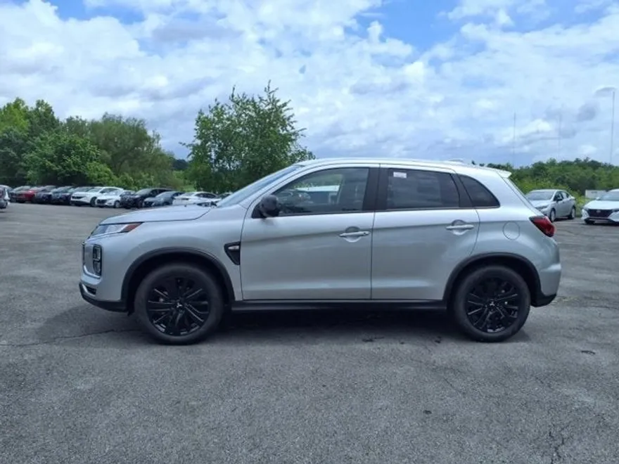 2025 Mitsubishi Eclipse Cross LE photo 1