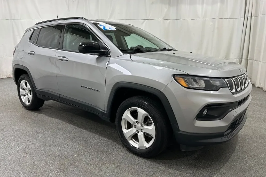 2022 Jeep Compass Latitude photo 1