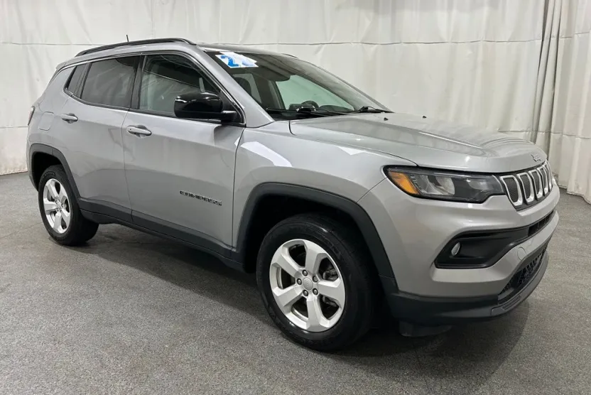 2022 Jeep Compass Latitude photo 1