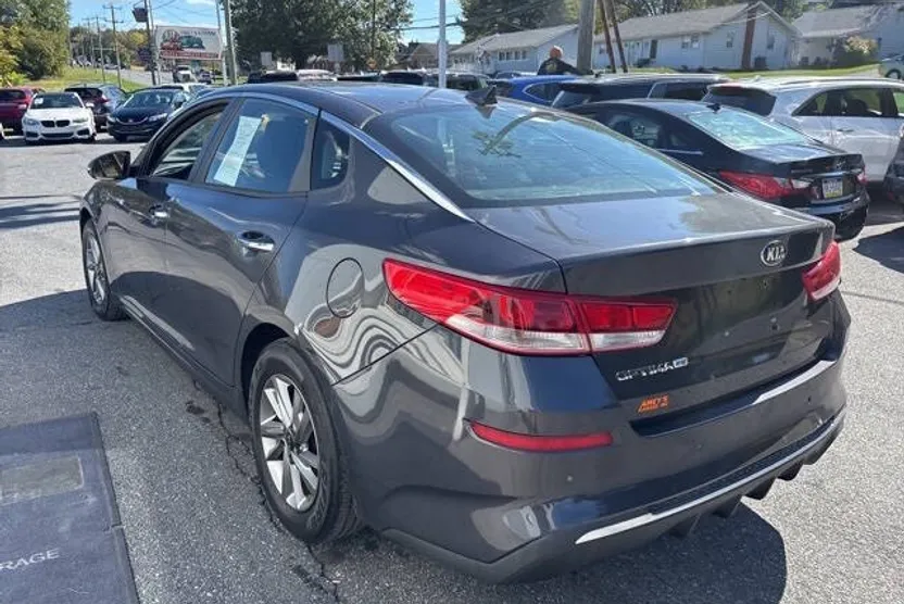 2019 Kia Optima LX photo 1