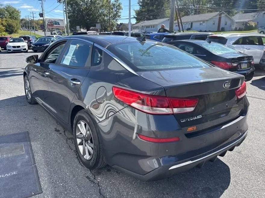 2019 Kia Optima LX photo 1