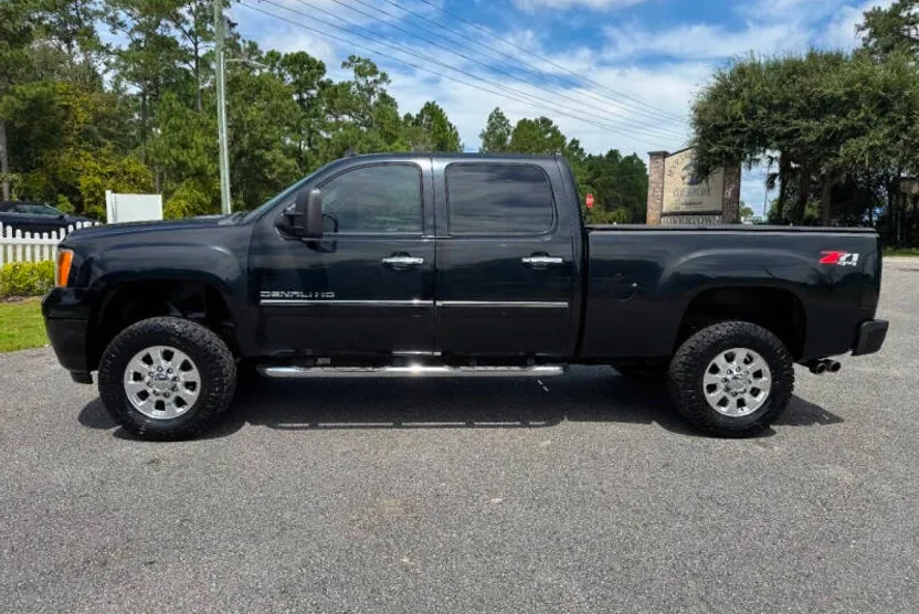 2011 Gmc Sierra Denali photo 1