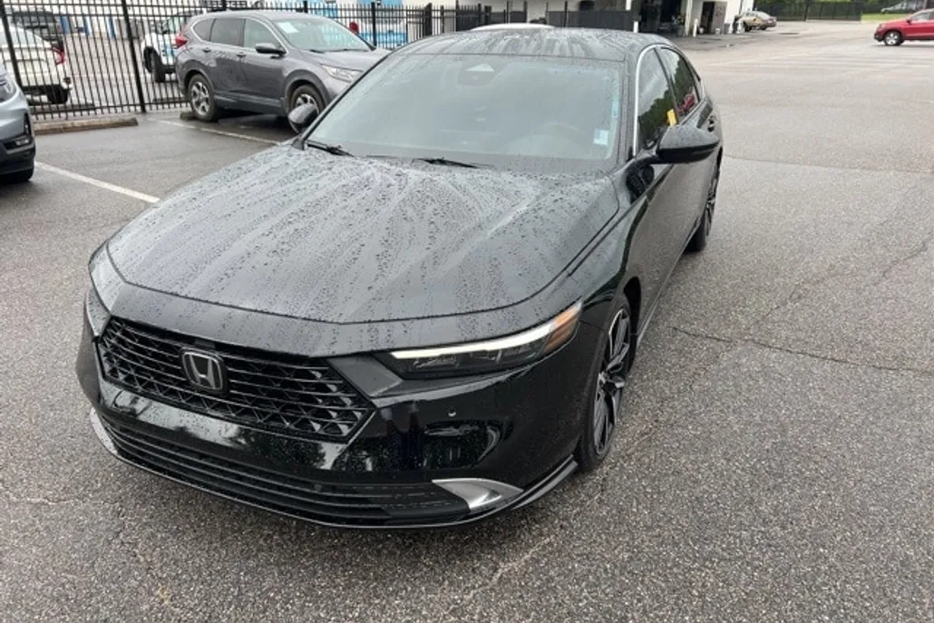2024 Honda Accord Hybrid Touring photo 1