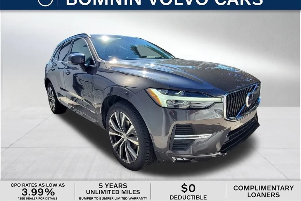 2022 Volvo XC60 B5 Momentum photo 1