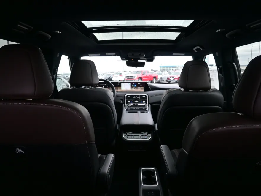 2025 Nissan Armada Platinum photo 1