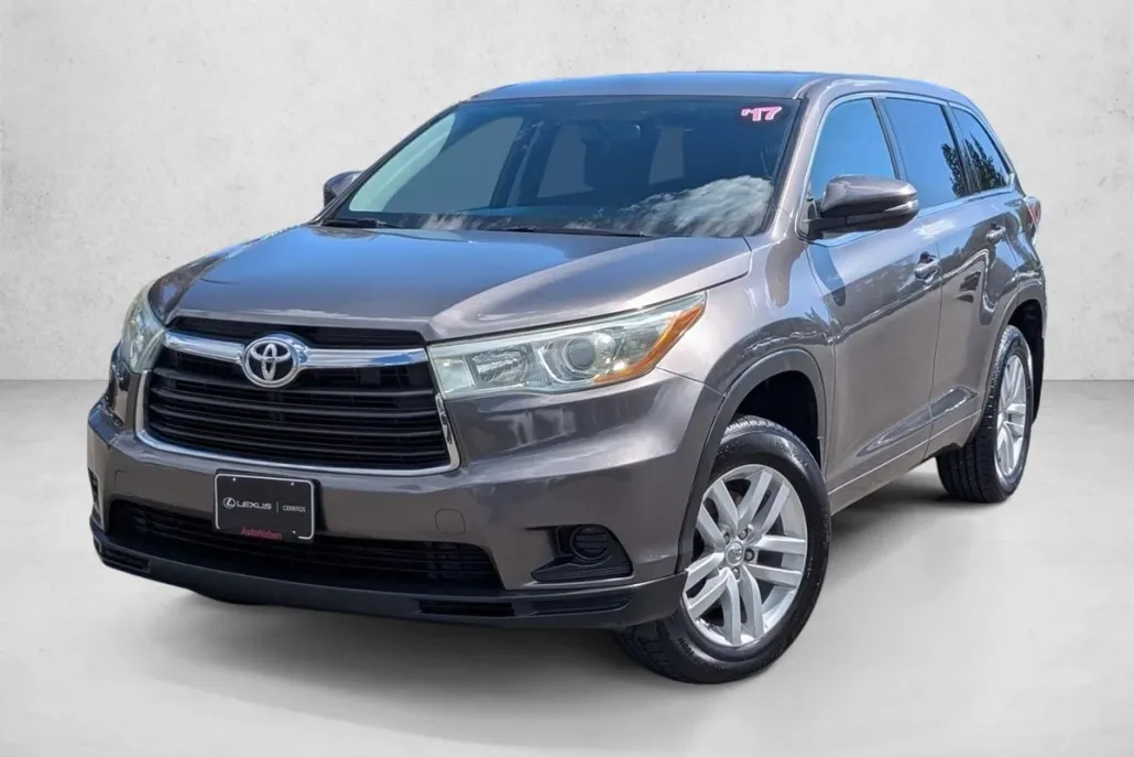 2015 Toyota Highlander LE photo 1