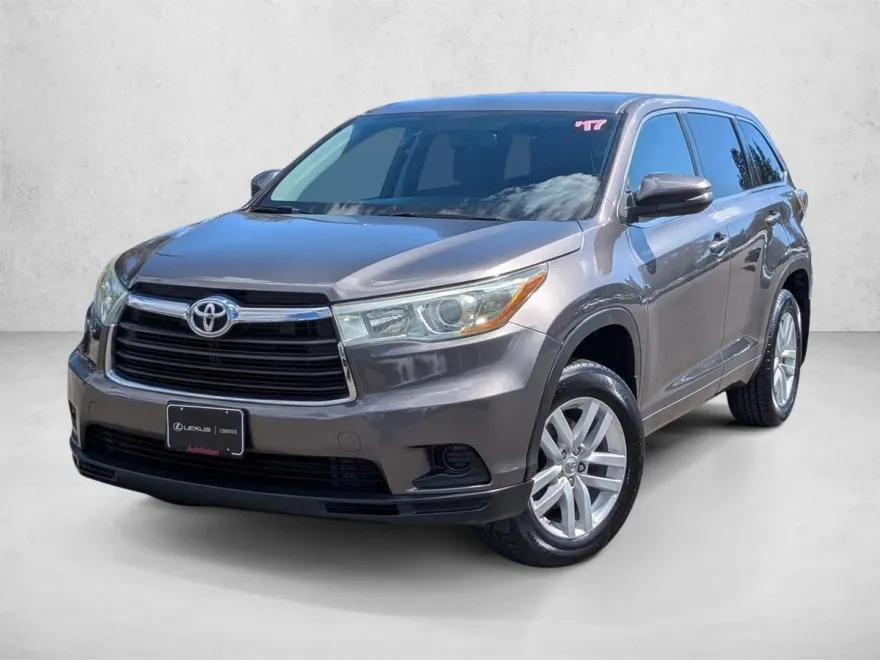 2015 Toyota Highlander LE photo 1