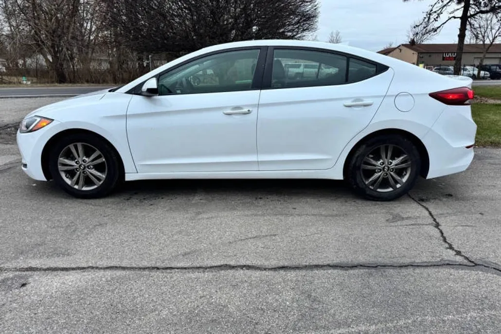 2017 Hyundai Elantra Value Edition photo 1
