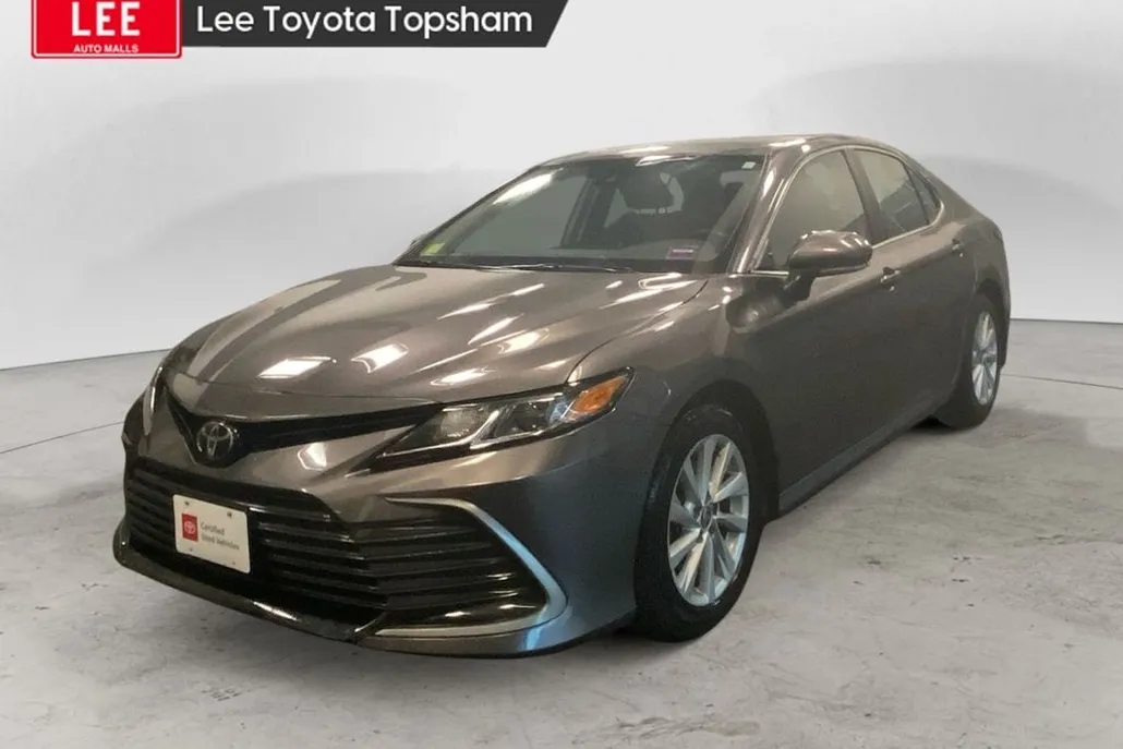 2023 Toyota Camry LE photo 1
