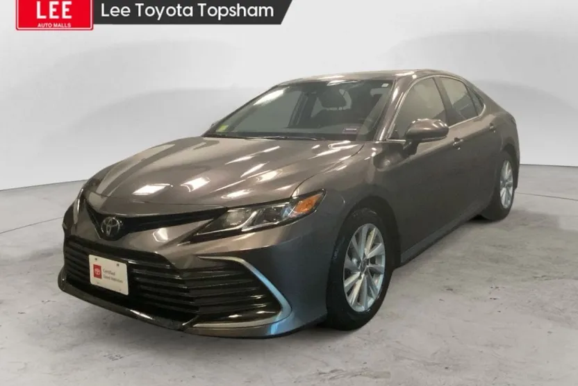 2023 Toyota Camry LE photo 1