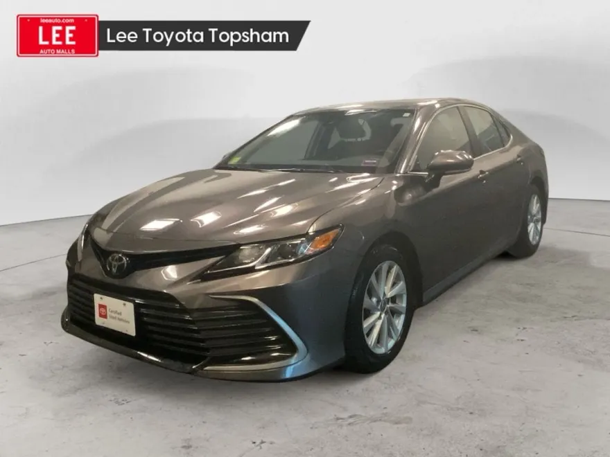 2023 Toyota Camry LE photo 1