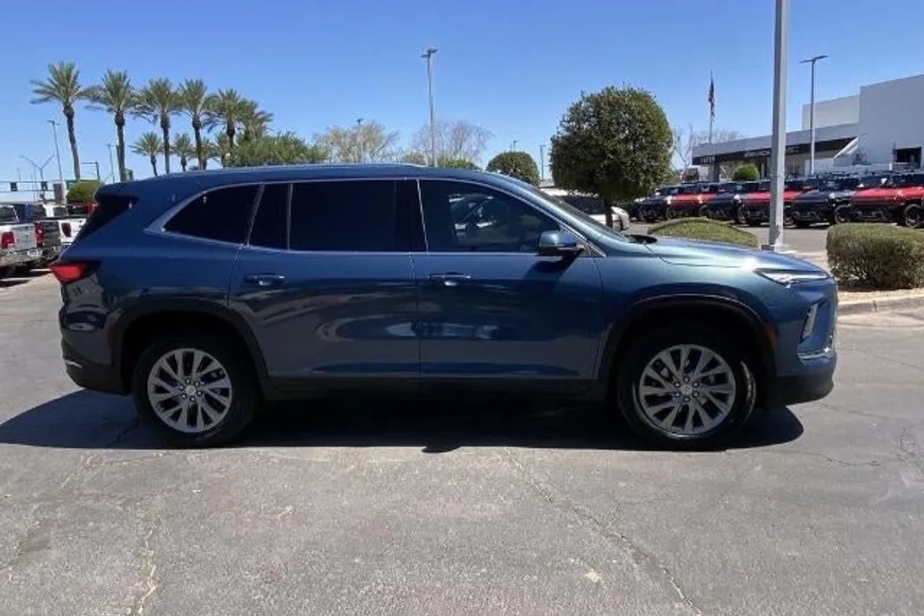 2025 Buick Enclave Preferred photo 1