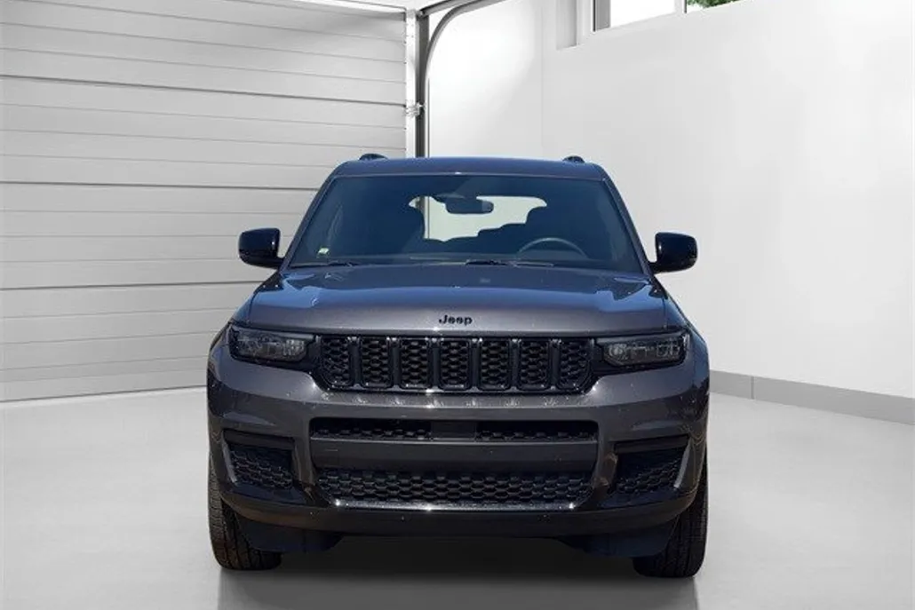 2023 Jeep Grand Cherokee Altitude photo 1