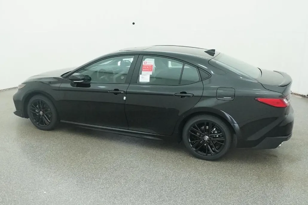 2026 Toyota Camry SE photo 1