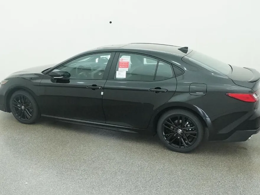 2026 Toyota Camry SE photo 1