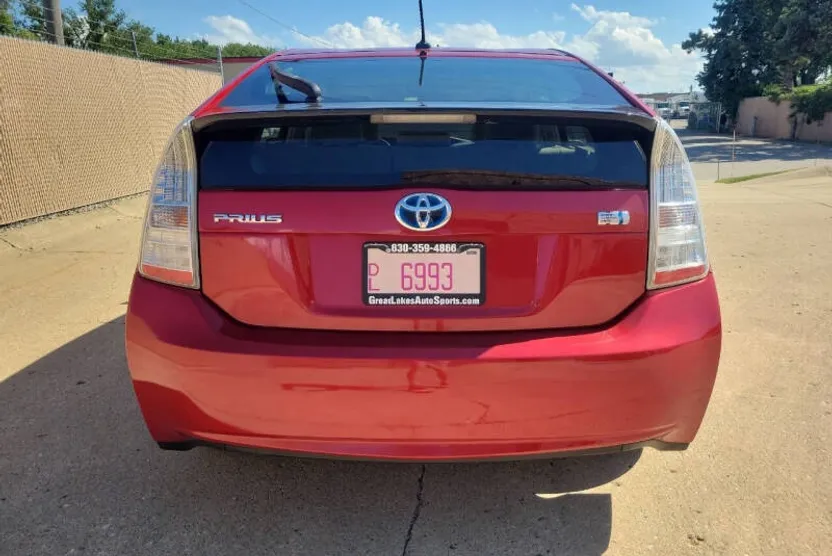 2010 Toyota Prius Four photo 1
