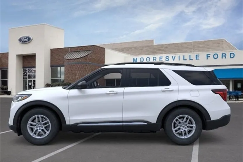 2025 Ford Explorer photo 1