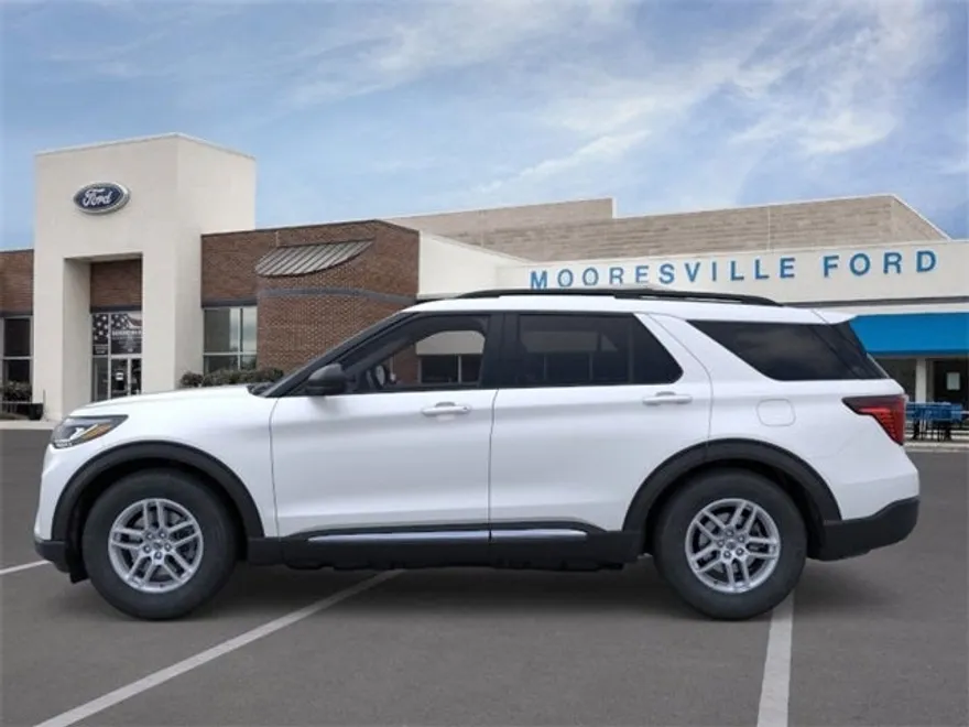2025 Ford Explorer photo 1