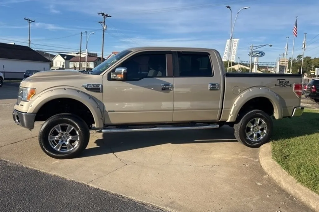 2010 Ford F-150 XLT photo 1