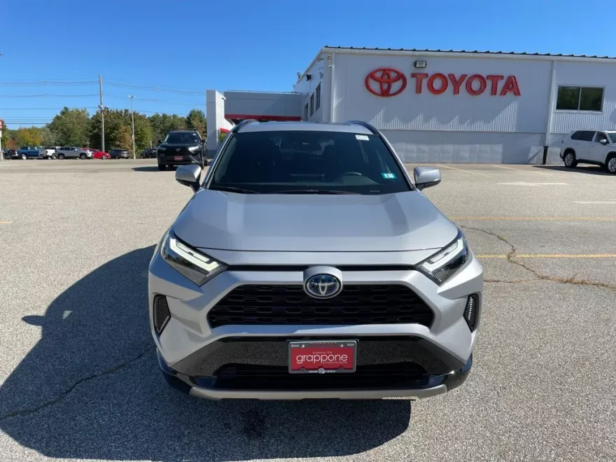 2024 Toyota RAV4 Hybrid SE photo 1