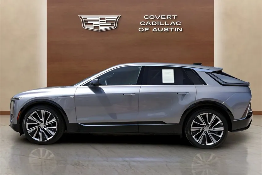 2024 Cadillac Lyriq Luxury photo 1
