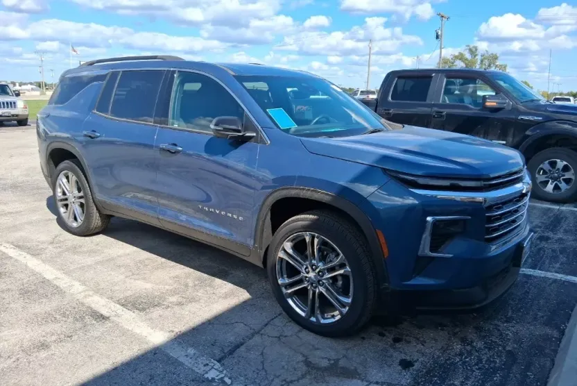 2025 Chevrolet Traverse photo 1