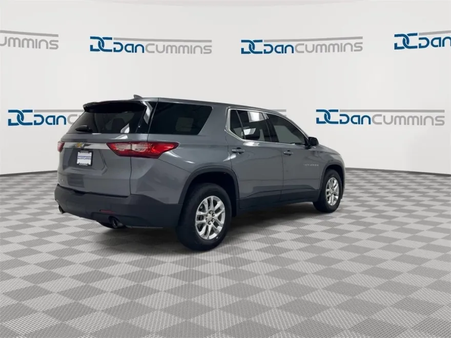 2020 Chevrolet Traverse LS photo 1