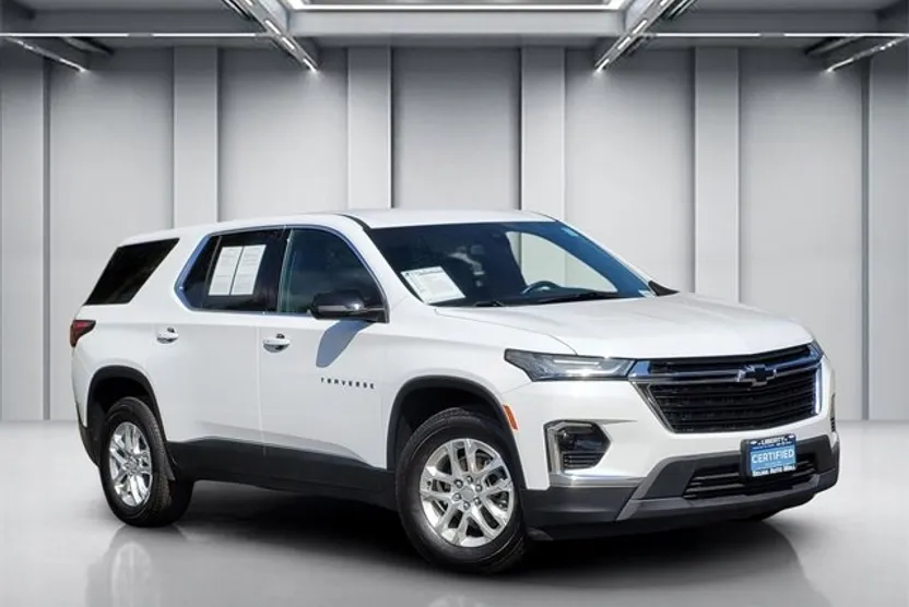 2022 Chevrolet Traverse LS photo 1