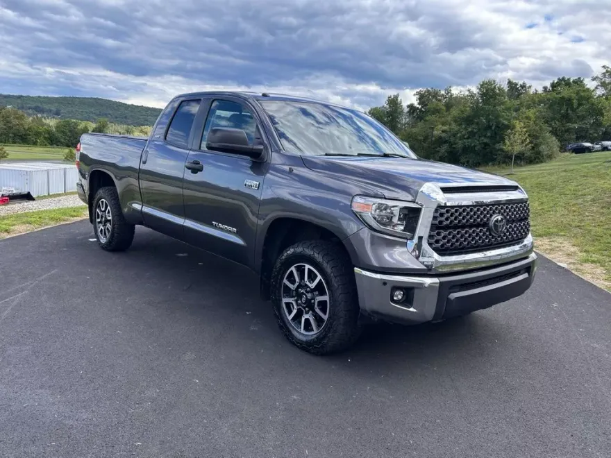 2018 Toyota Tundra SR5 photo 1