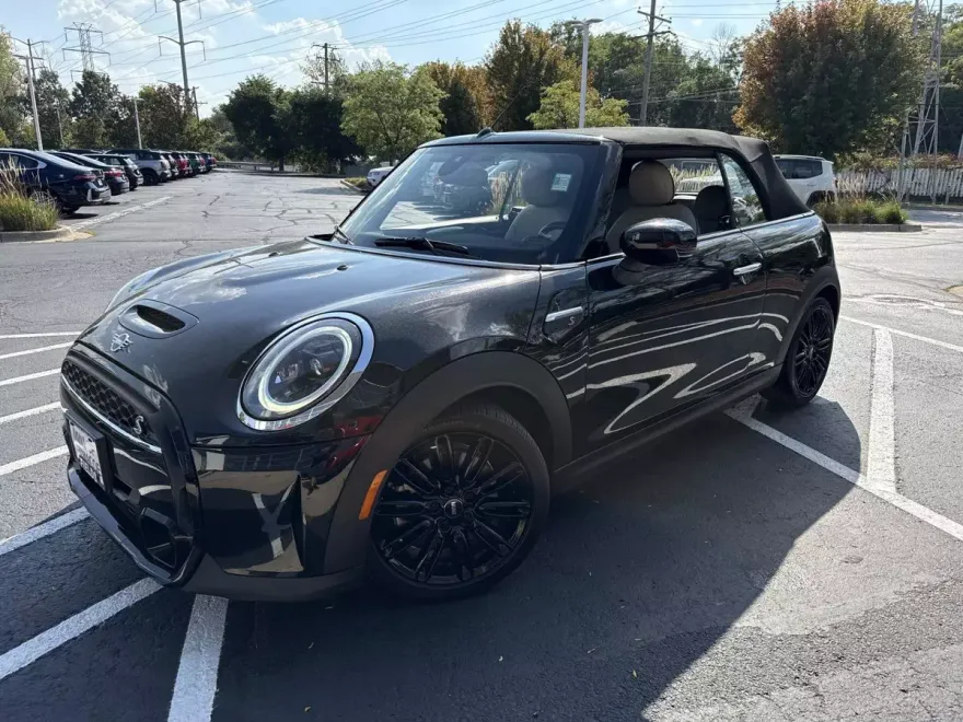 2023 Mini Cooper Signature S photo 1