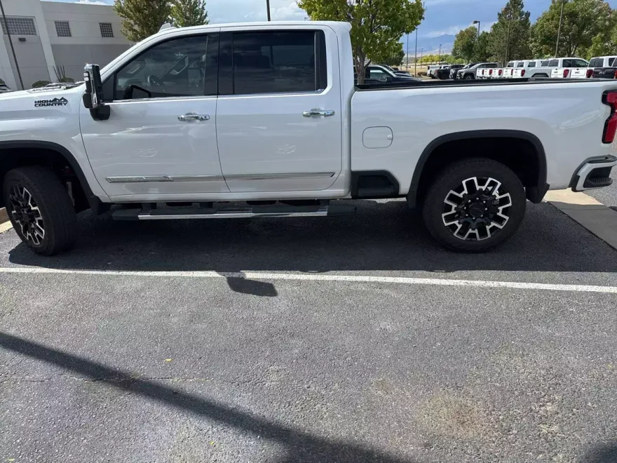 2024 Chevrolet Silverado 2500HD High Country photo 1