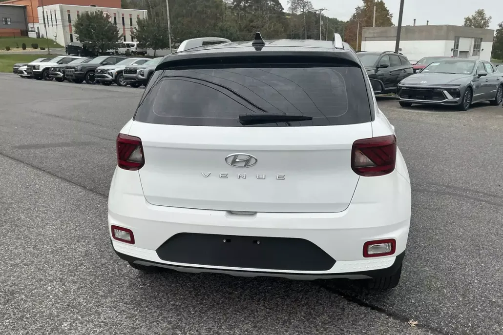 2022 Hyundai Venue SEL Limited photo 1
