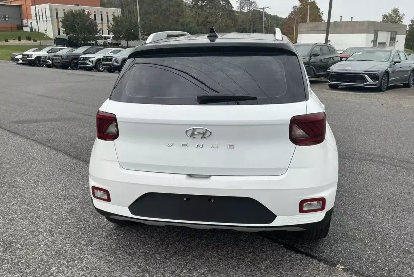 2022 Hyundai Venue SEL Limited photo 1
