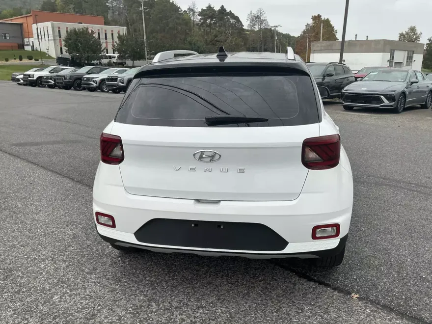 2022 Hyundai Venue SEL Limited photo 1