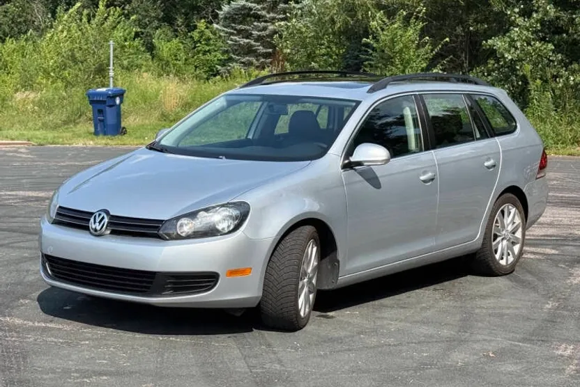 2011 Volkswagen Jetta SportWagen TDI photo 1
