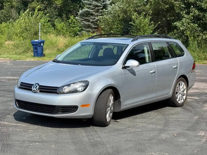2011 Volkswagen Jetta SportWagen TDI photo 1