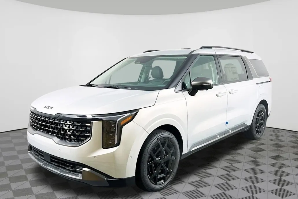2026 Kia Carnival SX photo 1