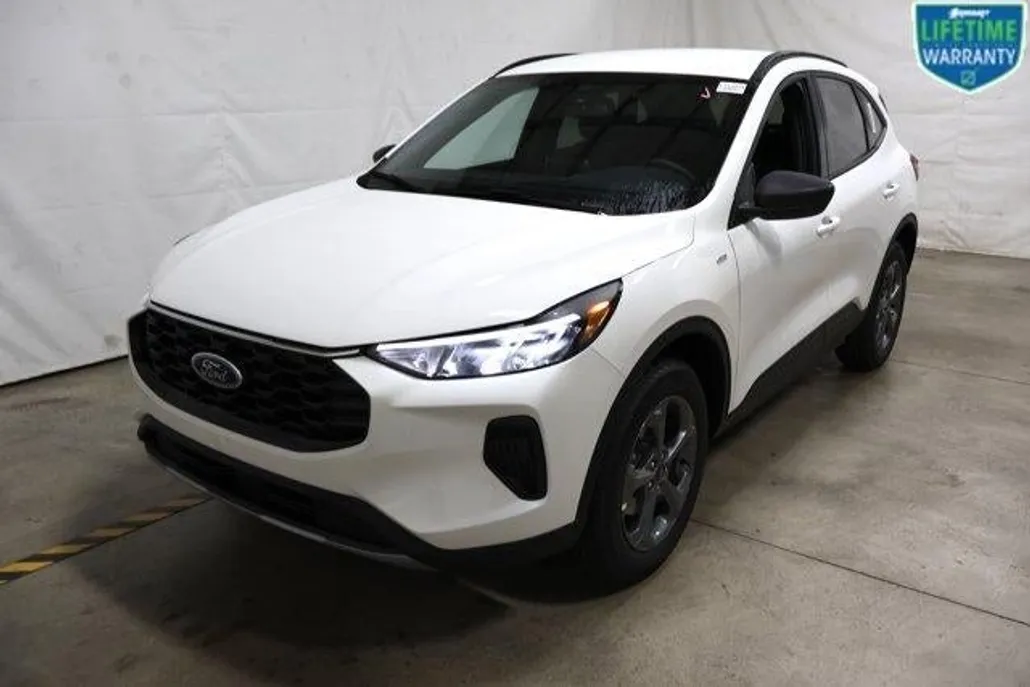 2025 Ford Escape ST-Line photo 1