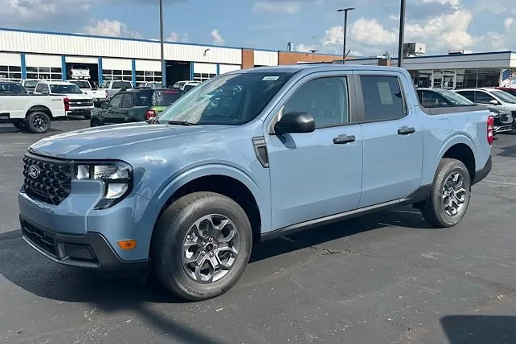2025 Ford Maverick XLT photo 1