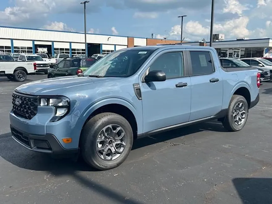 2025 Ford Maverick XLT photo 1