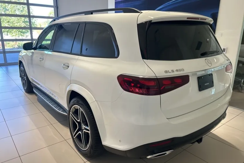 2025 Mercedes Benz GLS 450 4MATIC photo 1