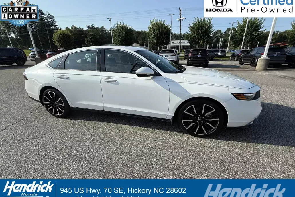 2024 Honda Accord Hybrid Touring photo 1
