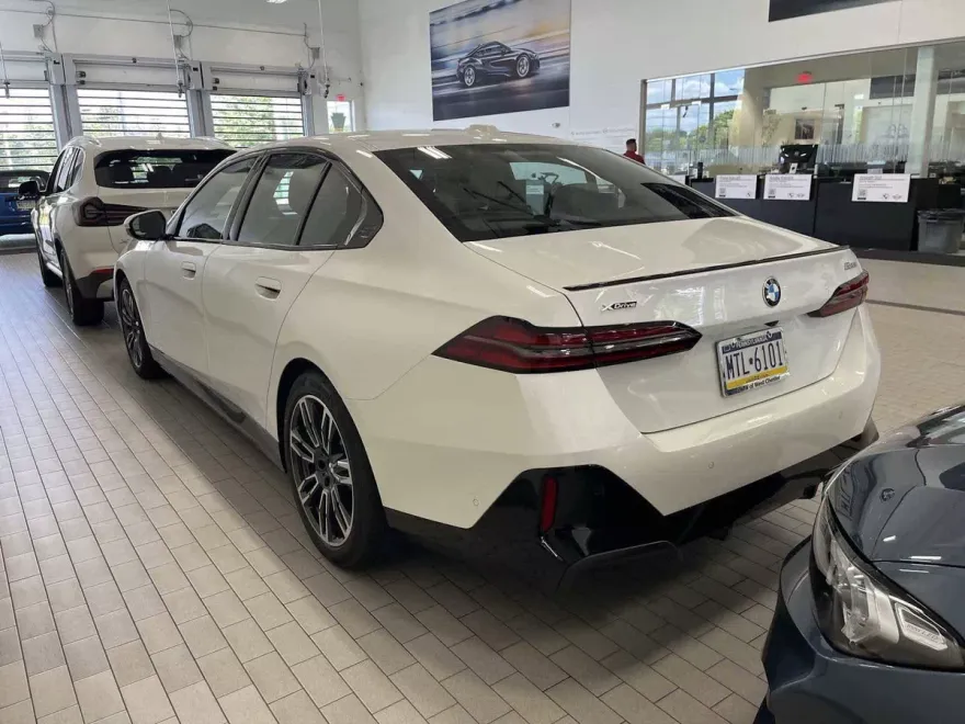 2025 Bmw 530i photo 1