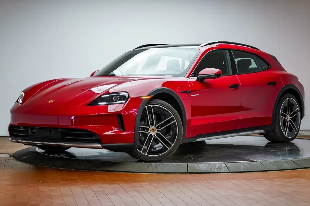2025 Porsche Taycan Cross Turismo 4 photo 1